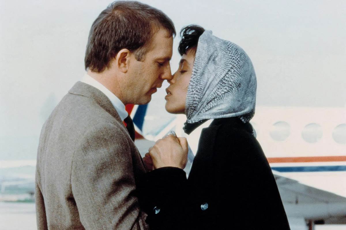 Kevin Kostner Vitni Hjuston Telohranitelj (2).jpg