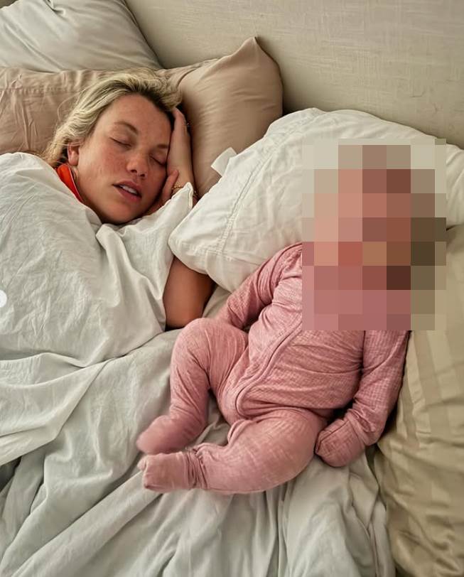 Influenserka Lauren Džonson beba 5.png