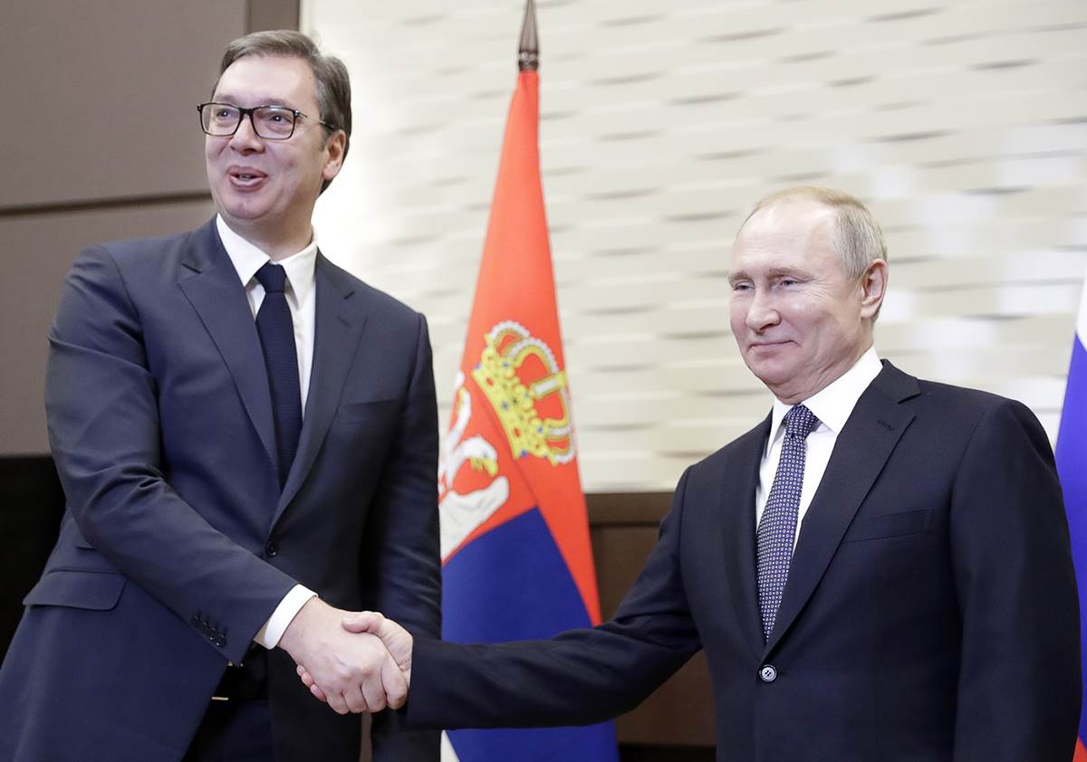 vucic putin.jpg