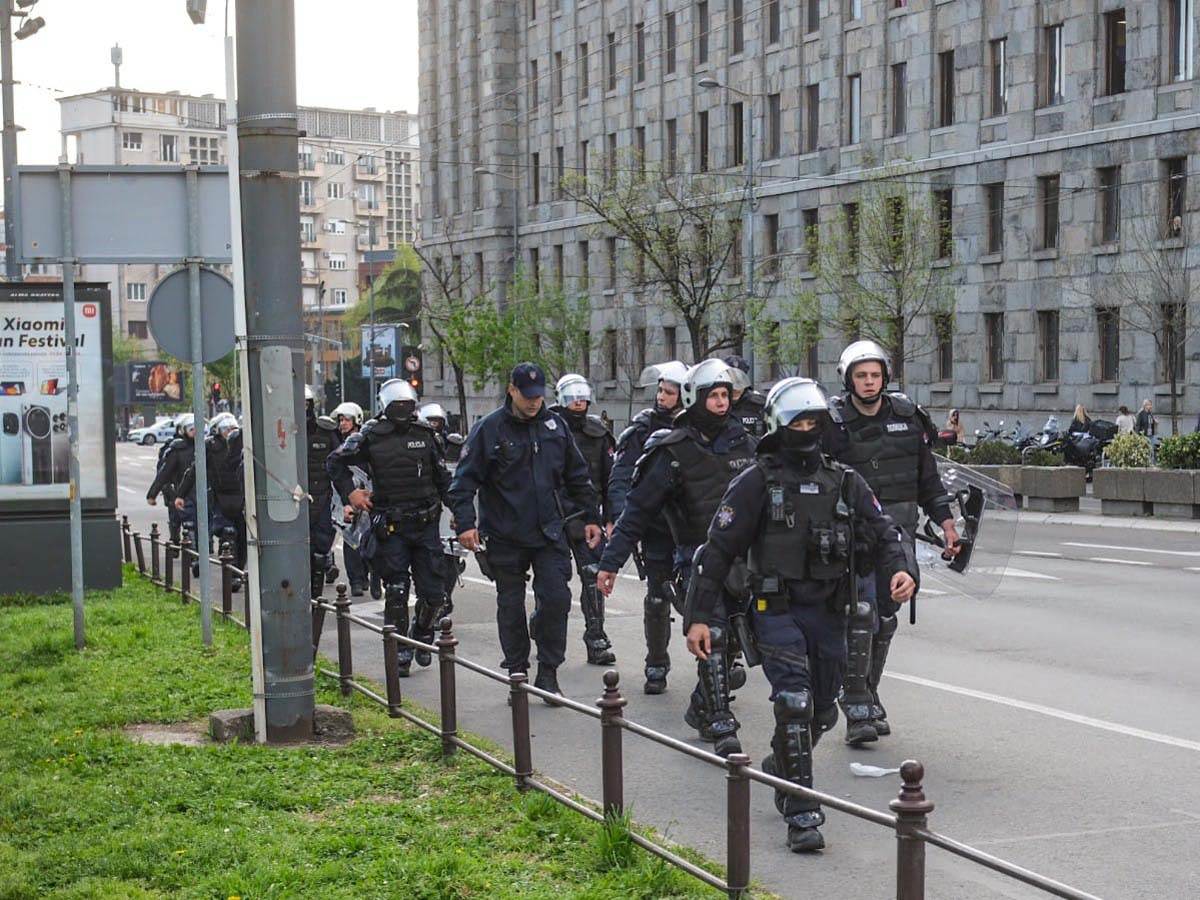 RTS, javni servis, blokada RTS, Takovska, Policijska brigada, policija, Žandarmerija