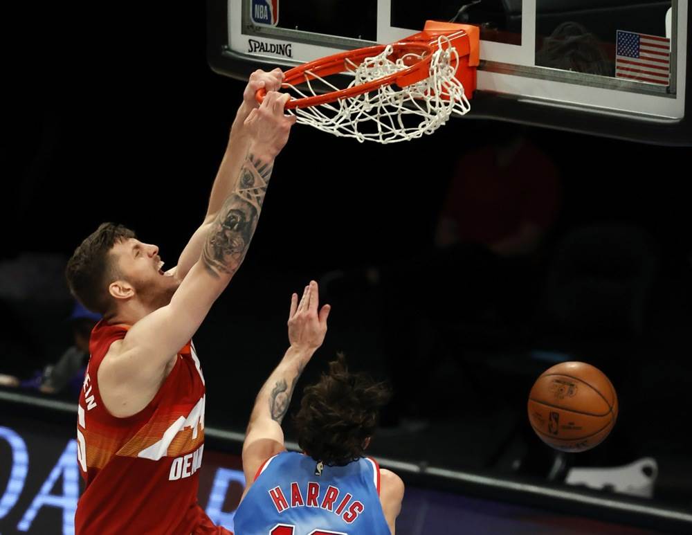 Ajzea Hartenštajn u dresu Denvera