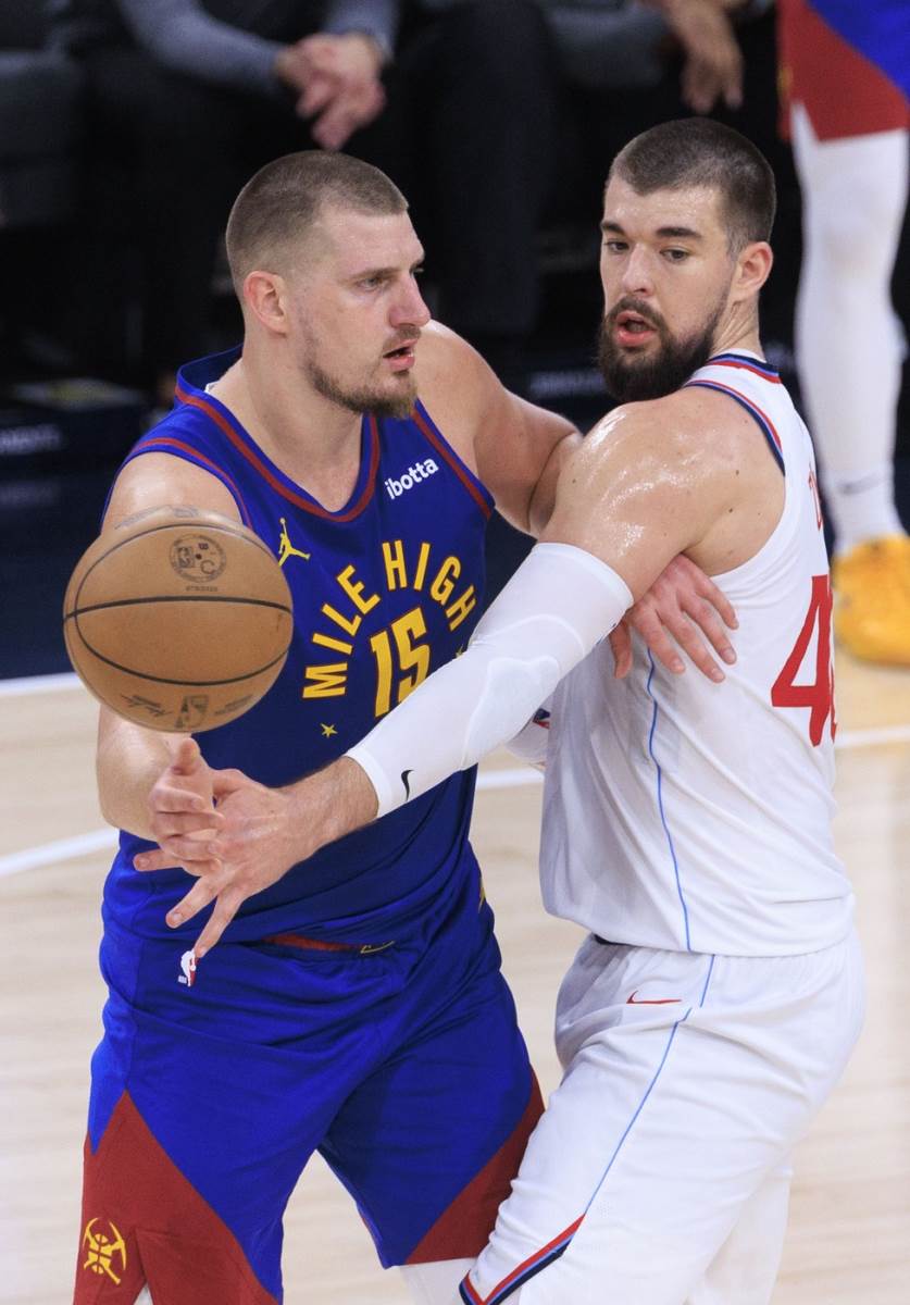 Ivica Zubac čuva Nikolu Jokića