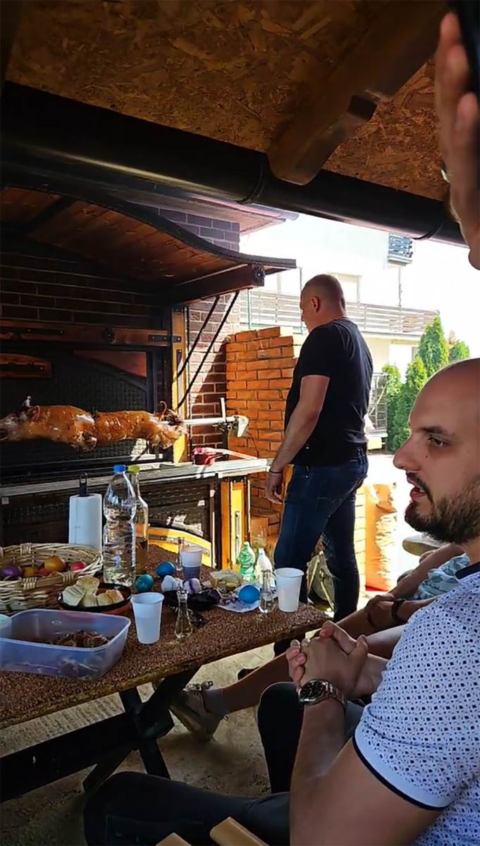 Uskršnja trpeza oca Predraga Popovića