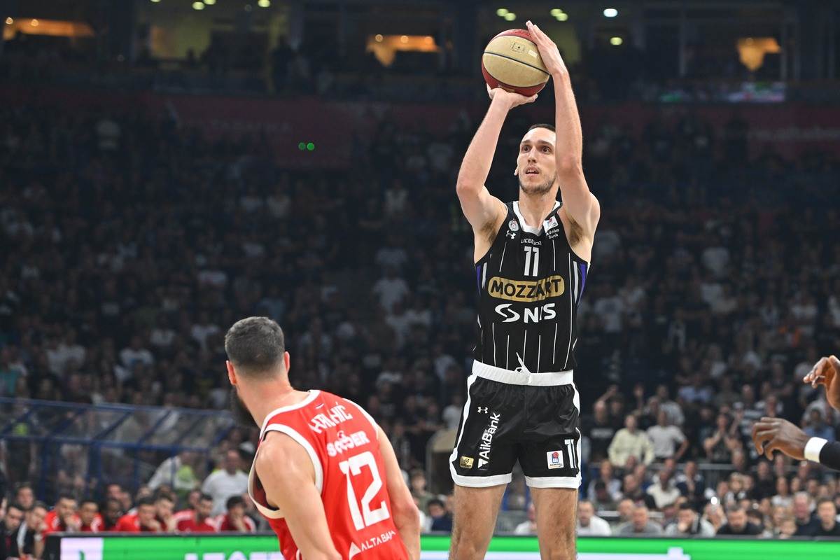 Partizan - Crvena zvezda (40).JPG