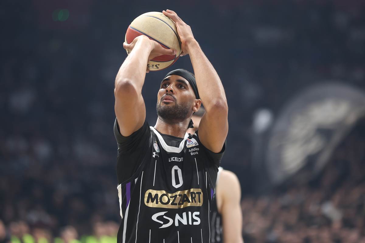 Crvena Zvezda - Partizan Derbi (3).JPG