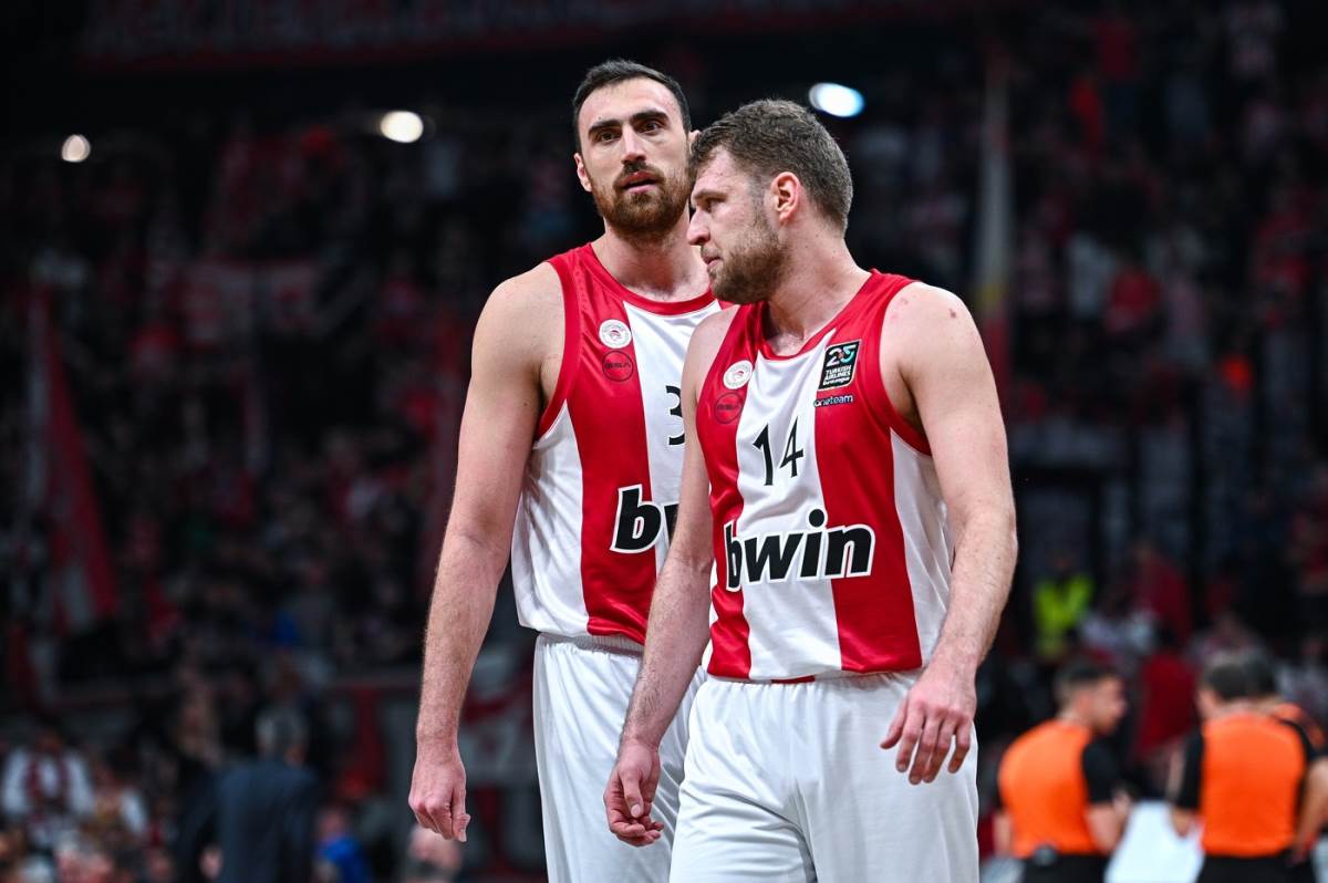 Nikola Milutinov i Saša Vezenkov na meču Olimpijakosa