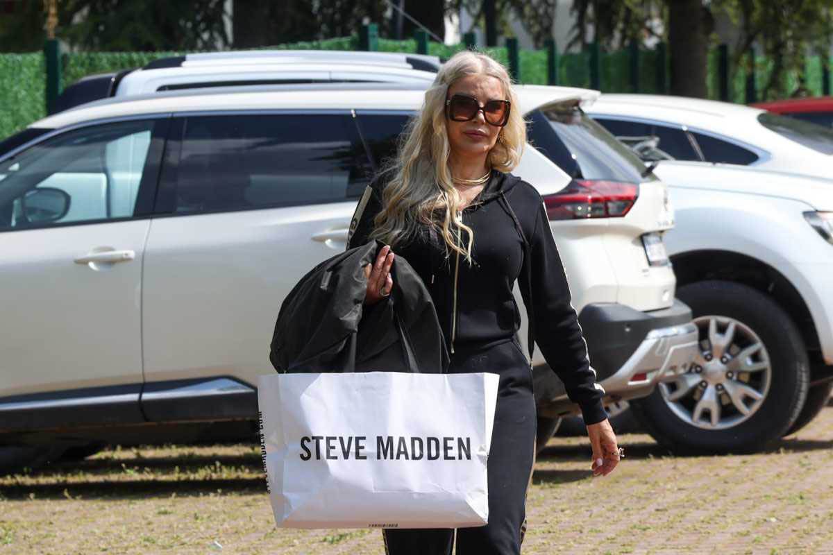 Majka Tee Tairović stigla na ćerkino venčanje (2).jpg