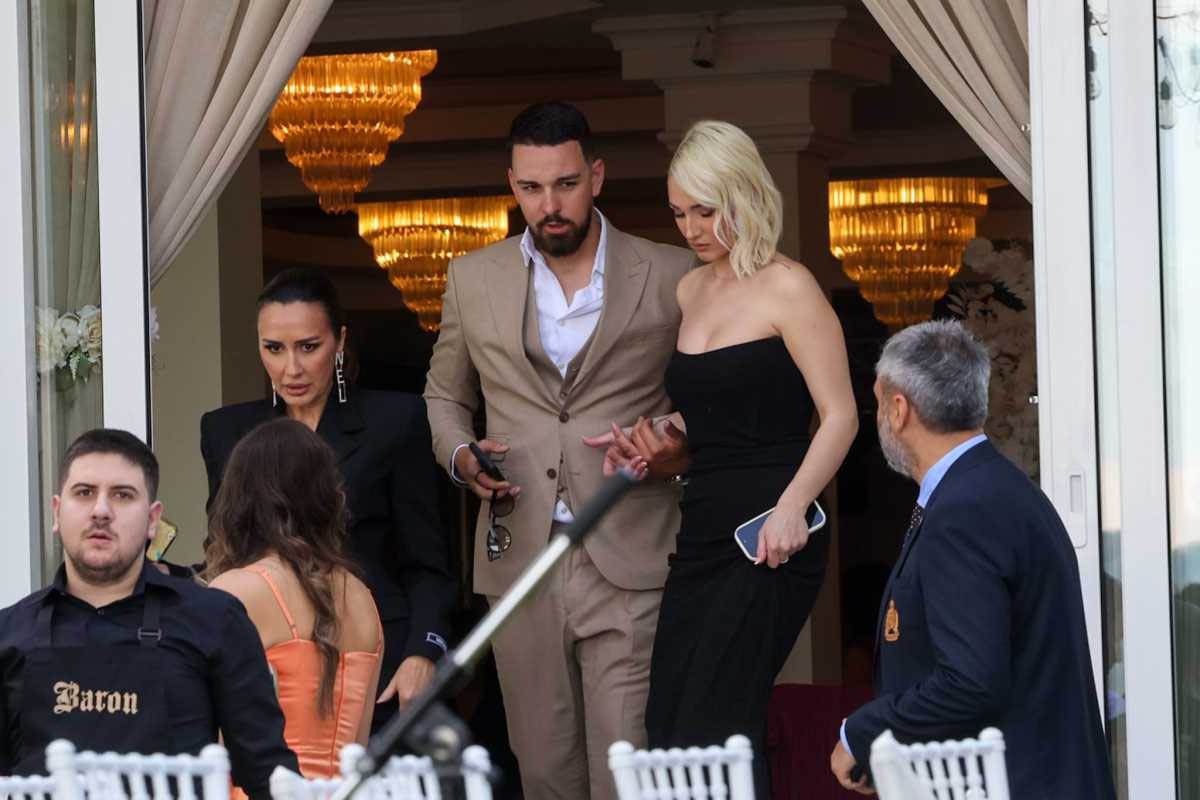 Sanja Vučić i Barbara Bobak na svadbi Tee Tairović (1).jpg