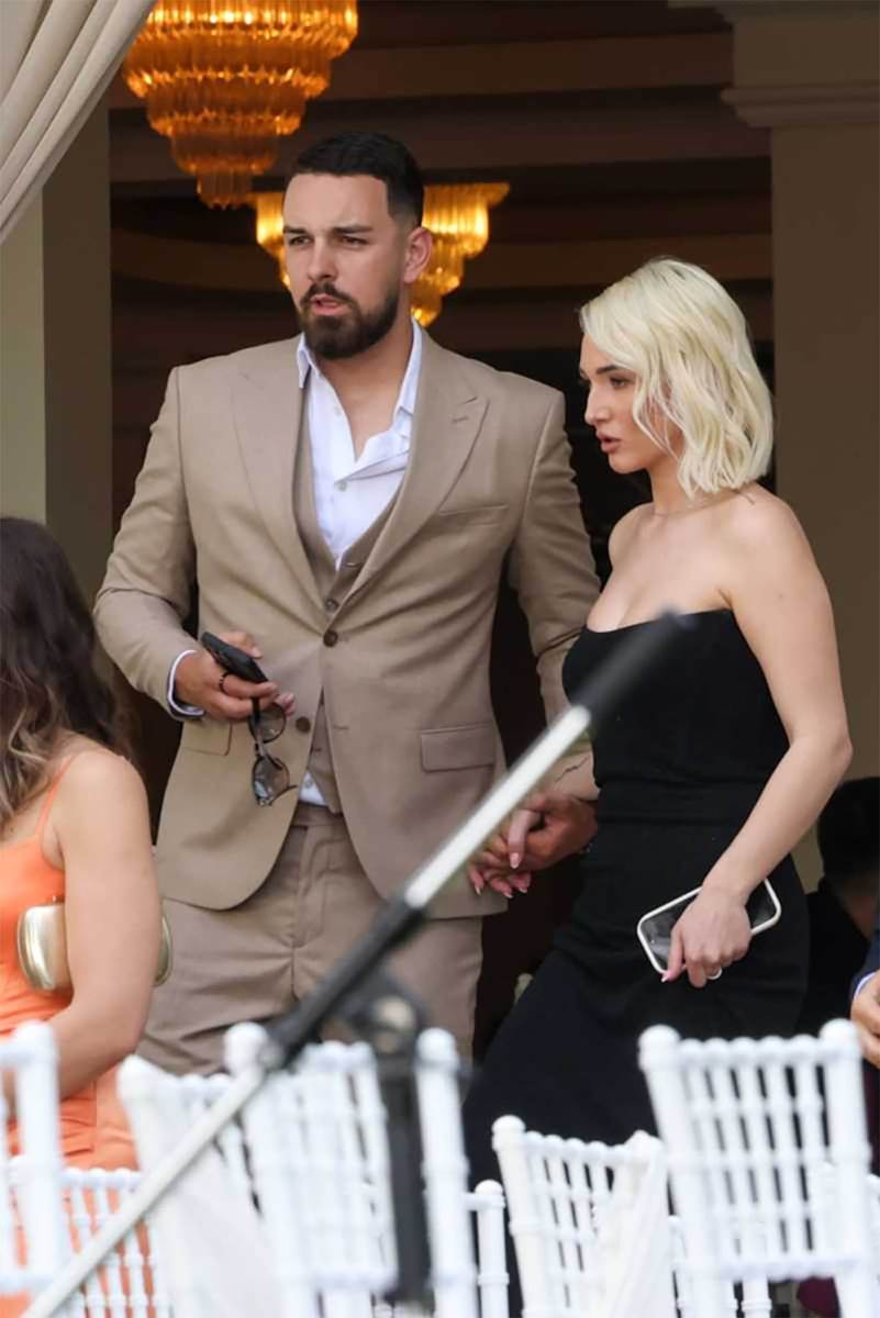 Sanja Vučić i Barbara Bobak na svadbi Tee Tairović (2).jpg