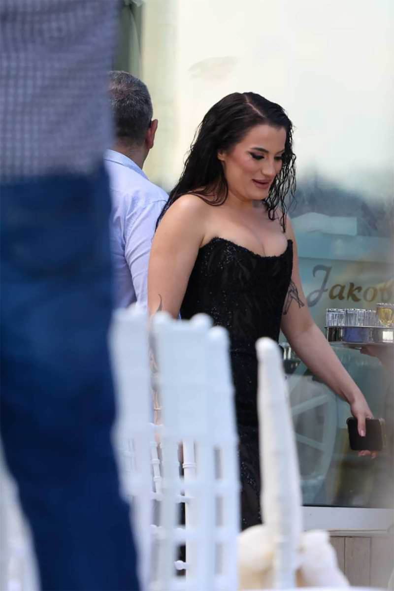 Sanja Vučić i Barbara Bobak na svadbi Tee Tairović (5).jpg