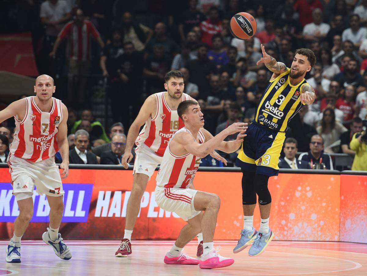 Skoti Vilbekin, košarkaš Fenerbahčea na meču protiv Zvezde