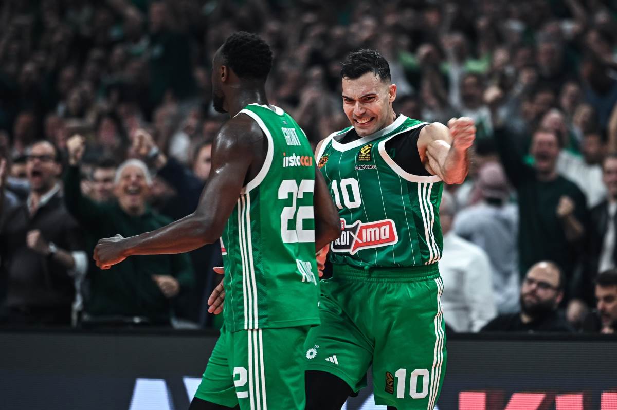 Kostas Slukas i Džerijan Grent slave pobedu nad Efesom