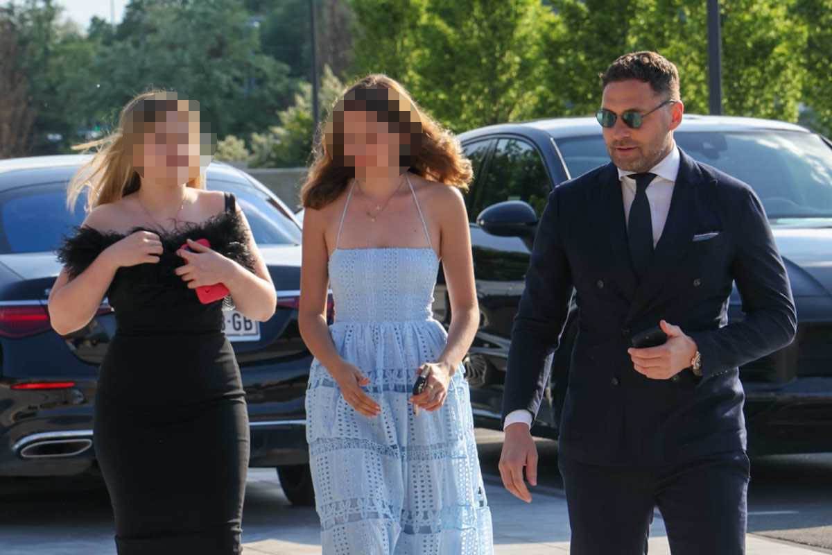 Duško Tošić s ćerkama na svadbi Ktitotrovog sina (4).jpg