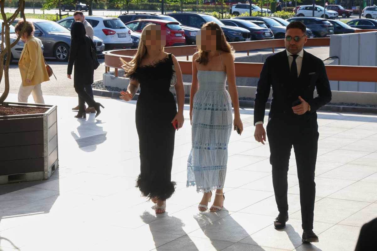 Duško Tošić s ćerkama na svadbi Ktitotrovog sina (5).jpg