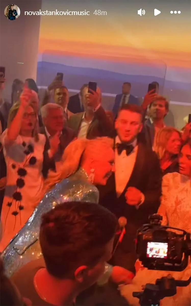 Lepa Brena peva na svadbi sina Milije Milosavljevića Ktitora (3).jpg