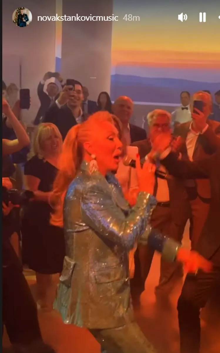 Lepa Brena peva na svadbi sina Milije Milosavljevića Ktitora (4).png