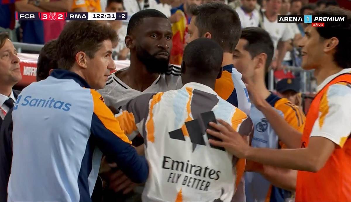 Ridiger hteo da bije sudiju  (4).jpg