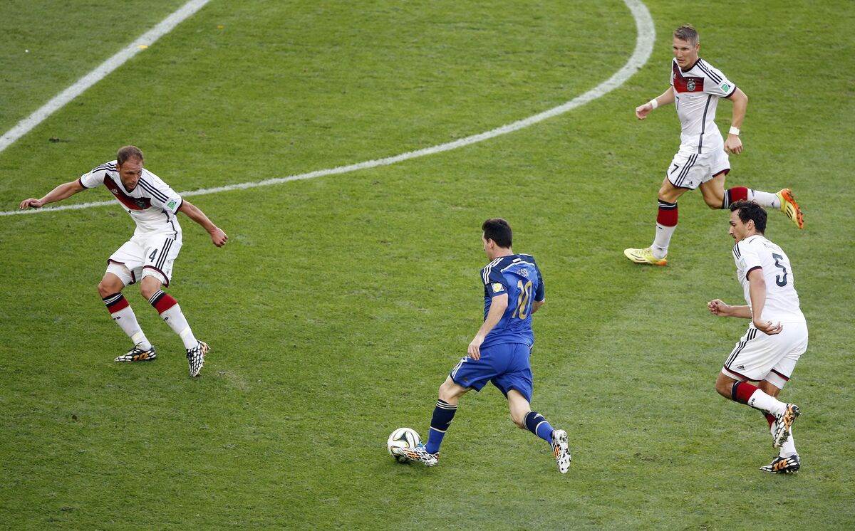 Lionel Mesi napada Nemačku 2014