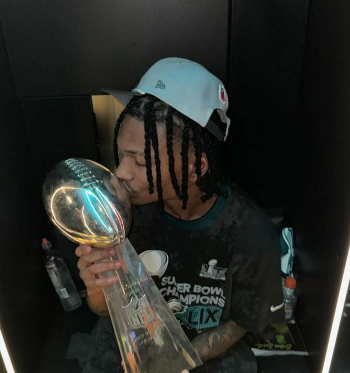 Eli Riks igrač Filadelfije ljubi NFL šampionski pehar