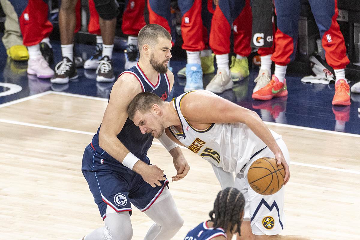 Nikola Jokić i Ivica Zubac u duelu.