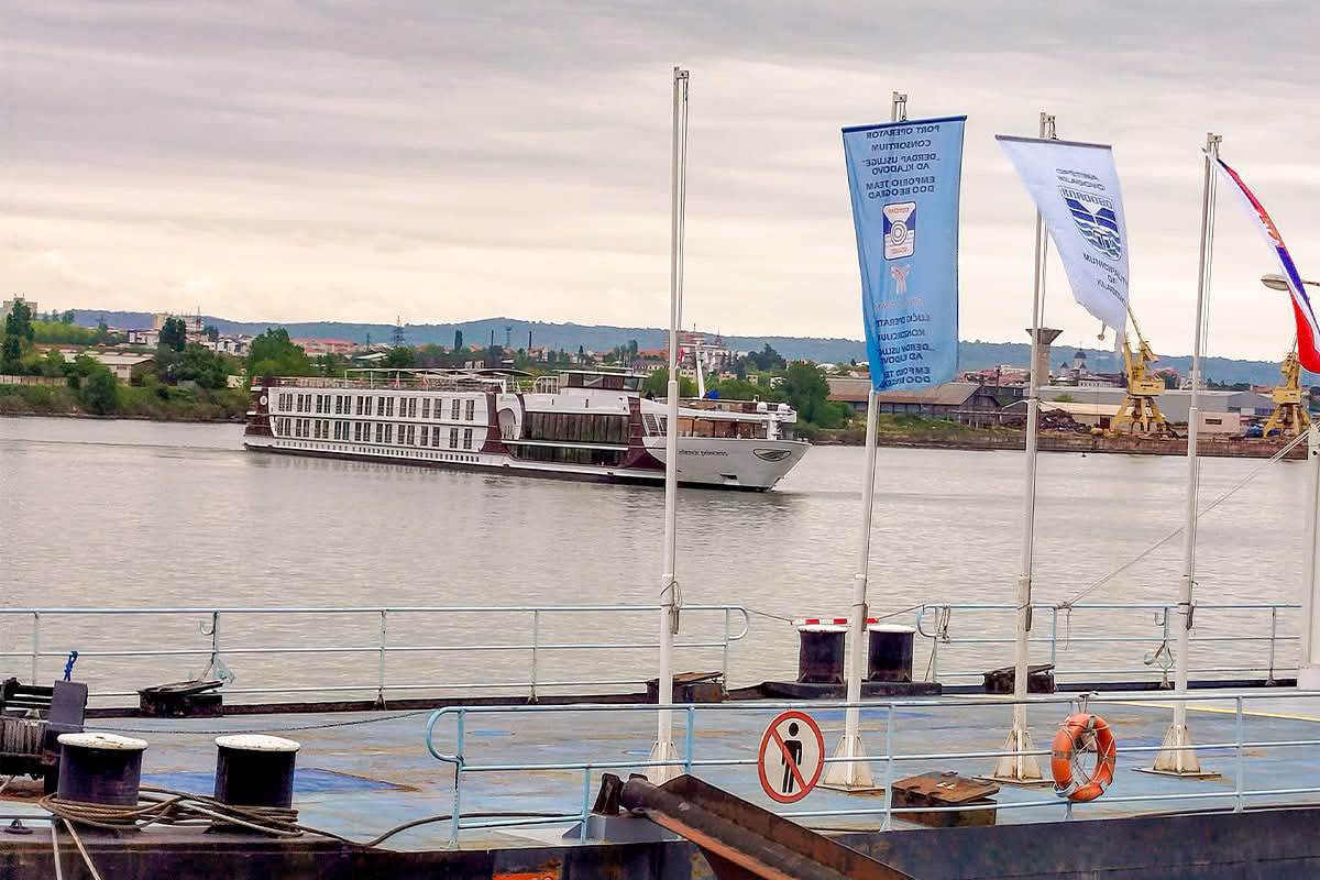 Prvi luksuzni kruzer (1).jpg