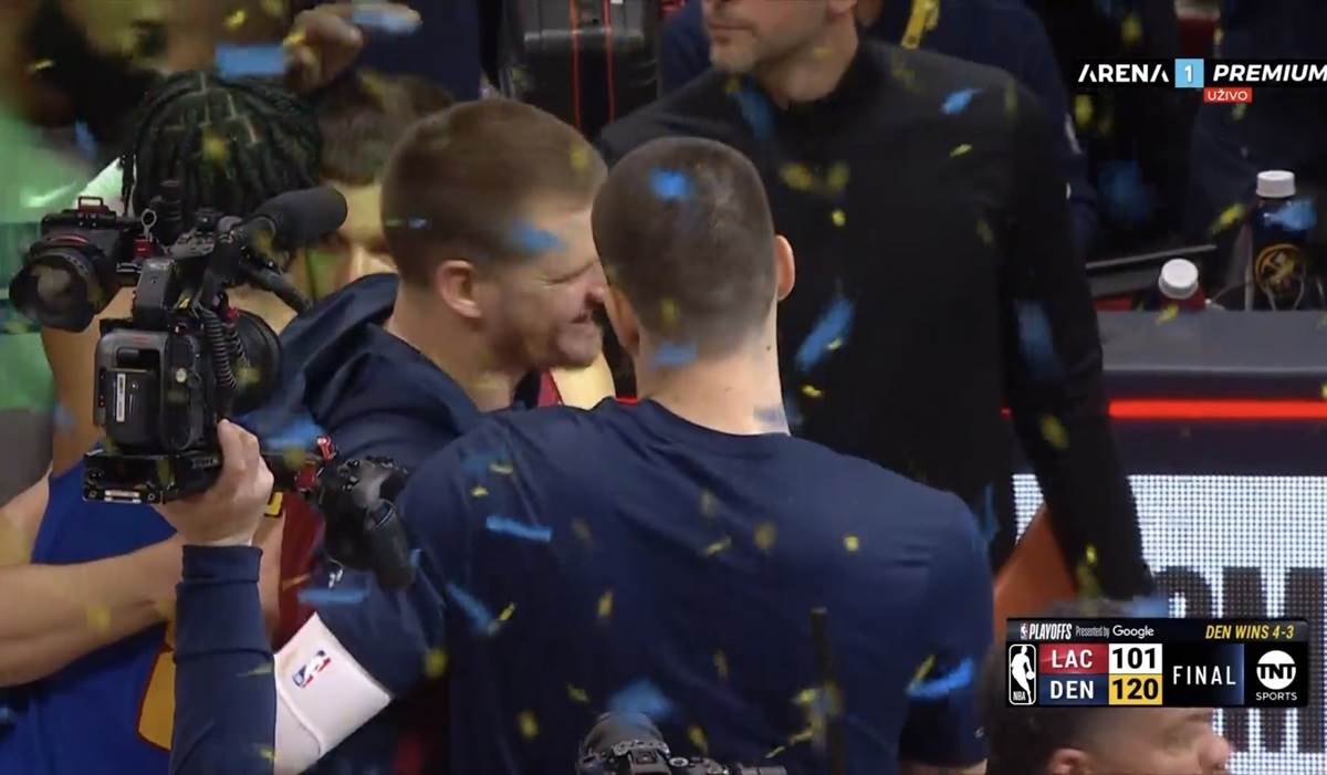 Nikola Jokić sa Bogdanom Bogdanovićem i Ivicom Zubcem posle sedmog meča plej-of serije Denvera i Klipersa