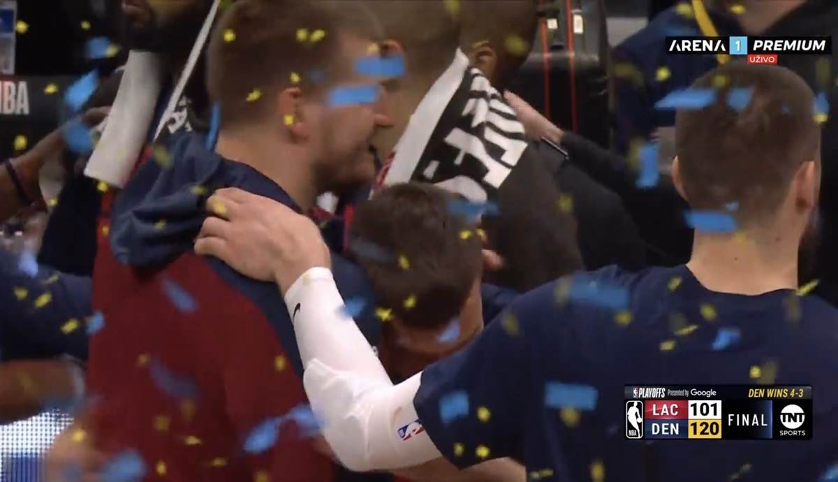 Nikola Jokić sa Bogdanom Bogdanovićem i Ivicom Zubcem posle sedmog meča plej-of serije Denvera i Klipersa