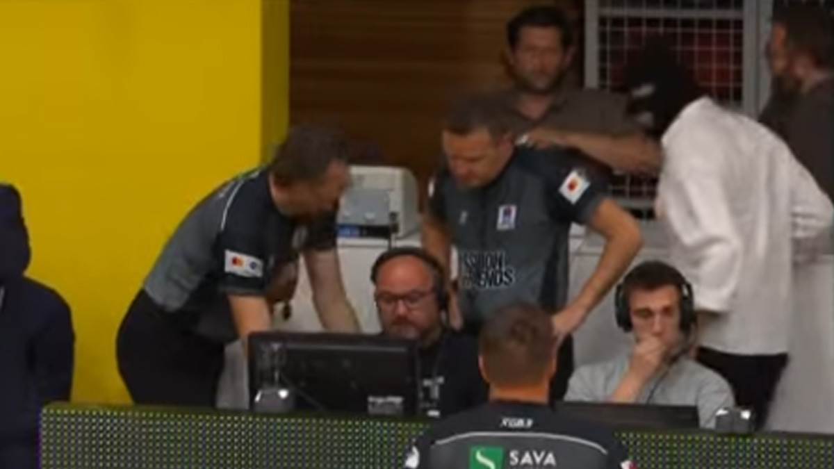 Čovek sa fantomkom na utakmici Krka Cedevita Olimpija