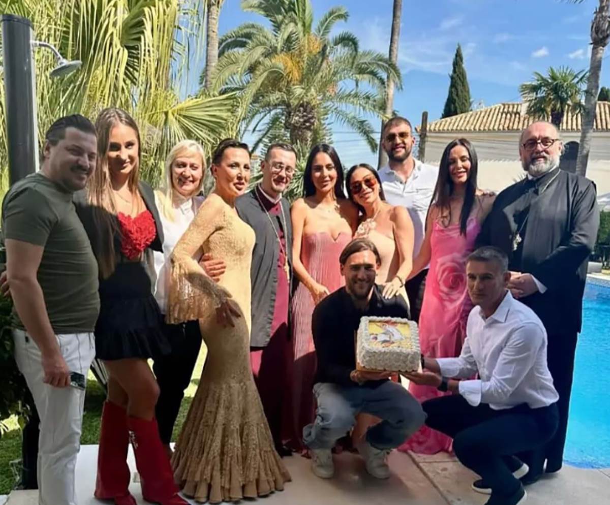 Anastasija i Nemanja Gudelj sa Cecom i porodicom slave Đurđevdan.png