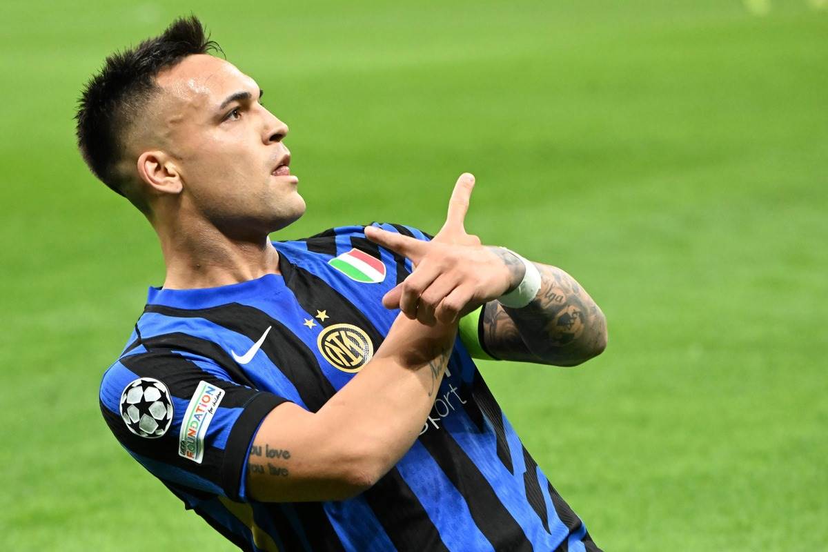 Lautaro Martinez slavi gol protiv Barselone