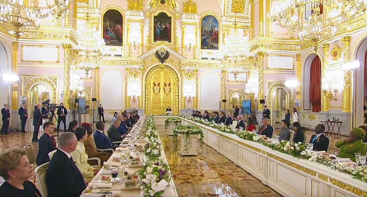 Aleksandar Vučić se obratio nakon svečane večere u Kremlju, najavio sastanke sa Sijem i Putinom