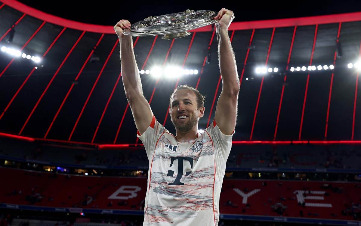 Hari Kejn sa trofejom Bundeslige 7.jpg