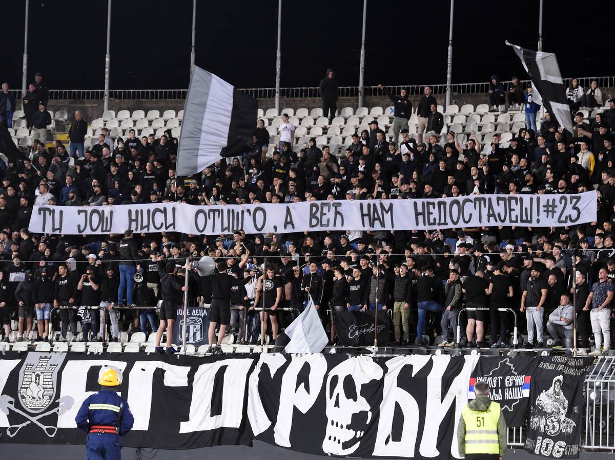 Poruka navijača Partizana Nemanji Nikoliću na meču protiv TSC.