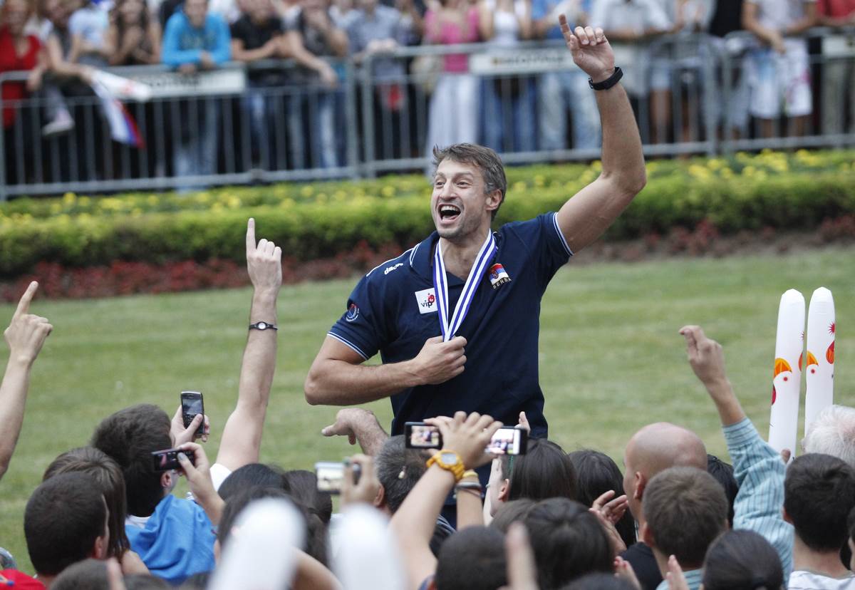 Ivan Miljković slavi zlato sa reprezentacijom Srbije