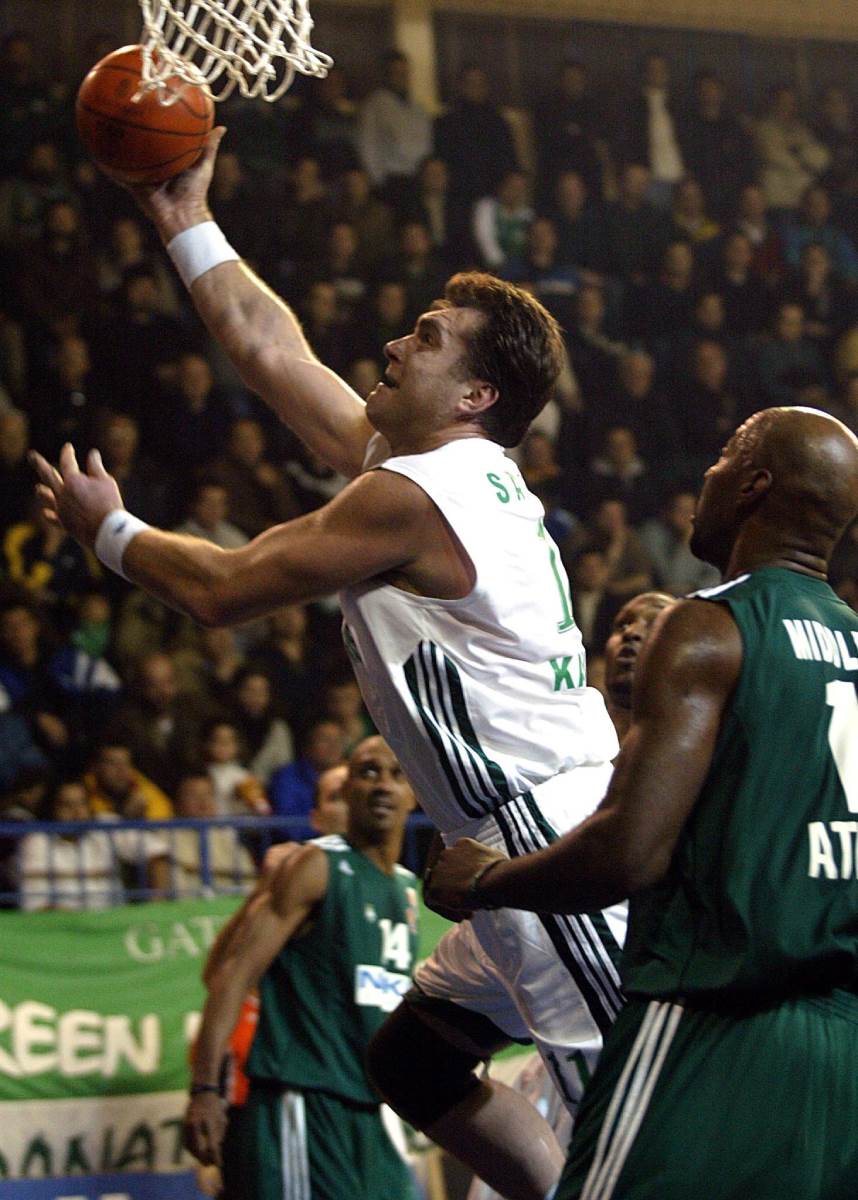 Arvidas Sabonis daje koš u dresu Žalgirisa