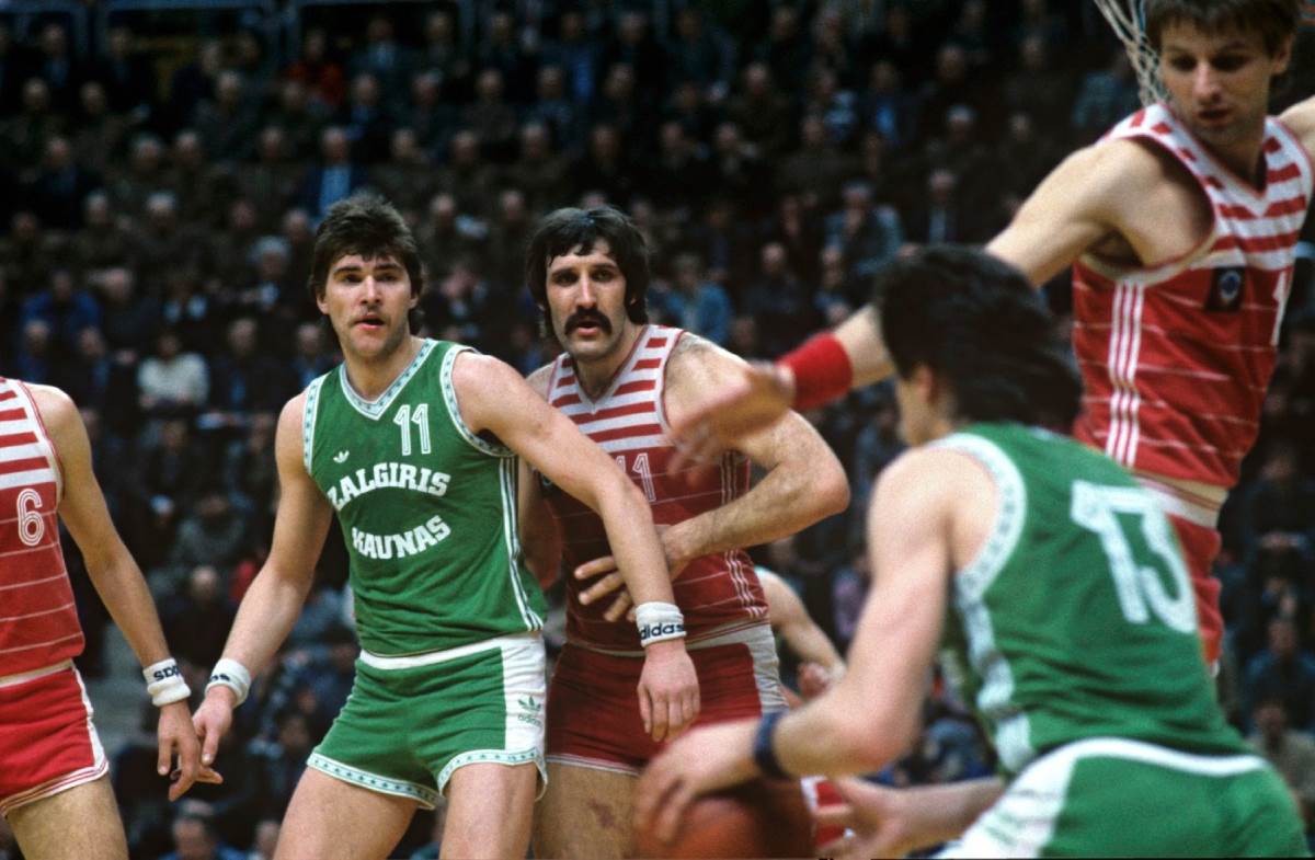 Arvidas Sabonis i Vladimir Tkačenko u duelu na CSKA Žalgiris