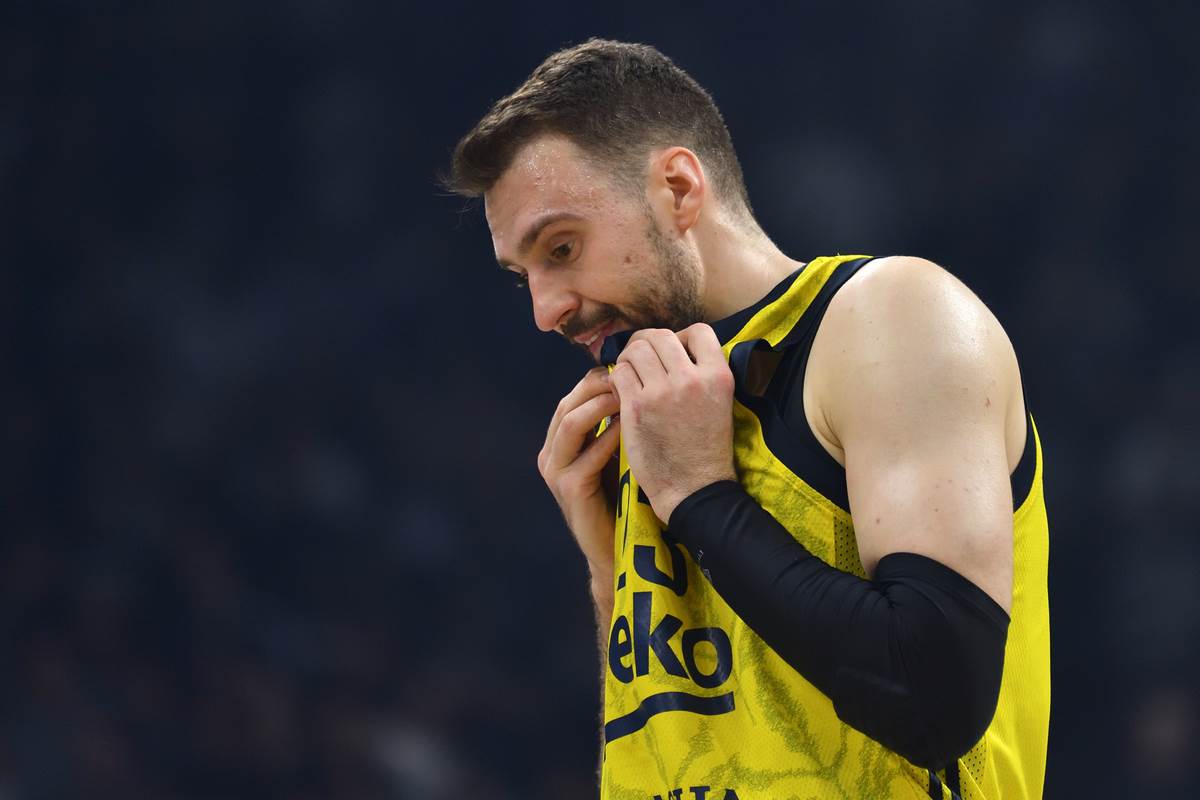 Marko Gudurić u dresu Fenerbahčea.