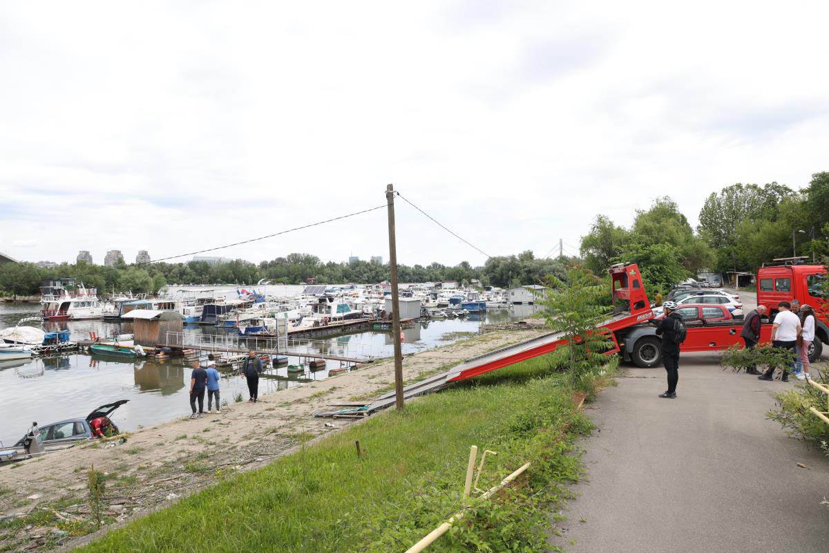 Autom sleteo s Mosta na Adi u Savu  (4).jpg