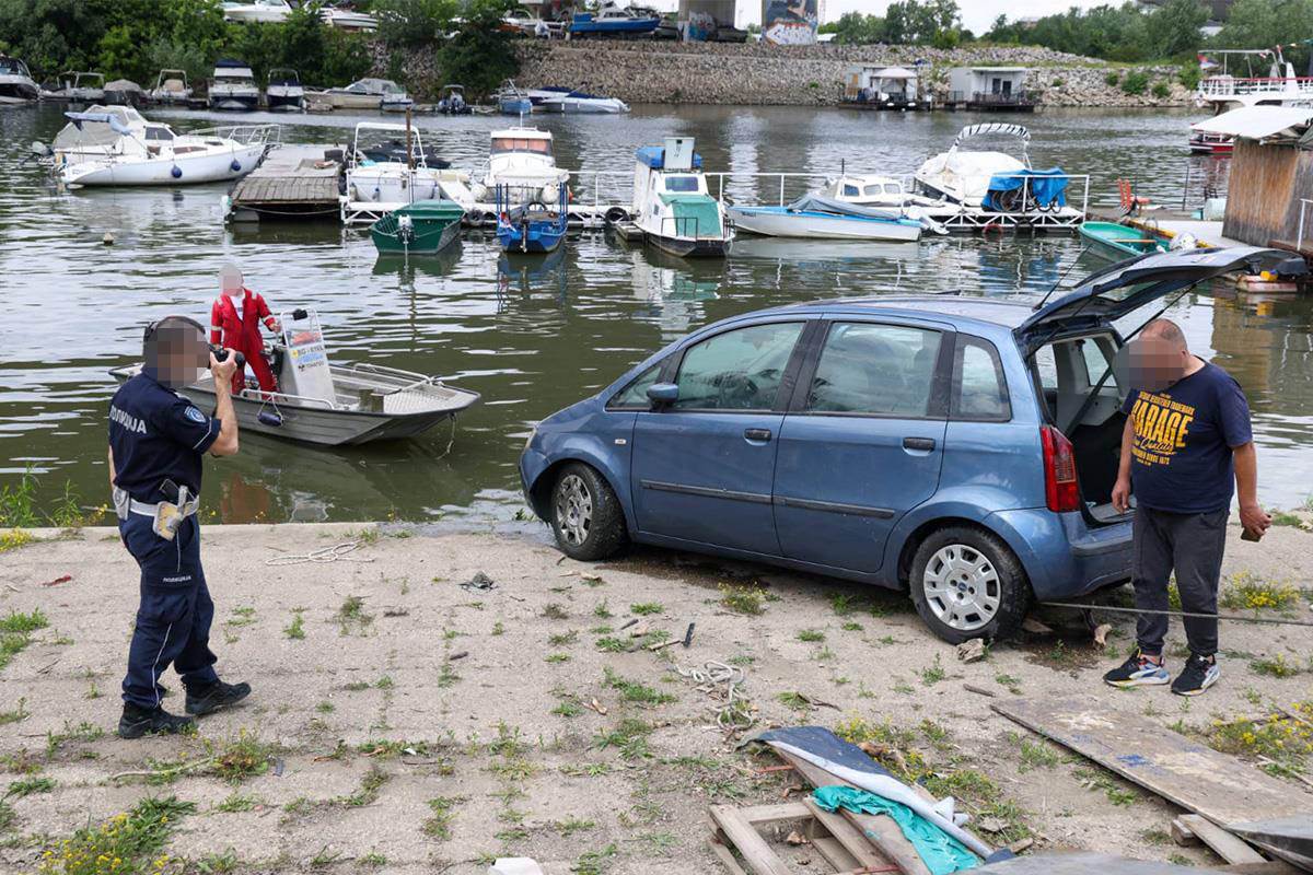 Autom sleteo s Mosta na Adi u Savu  (1).jpg