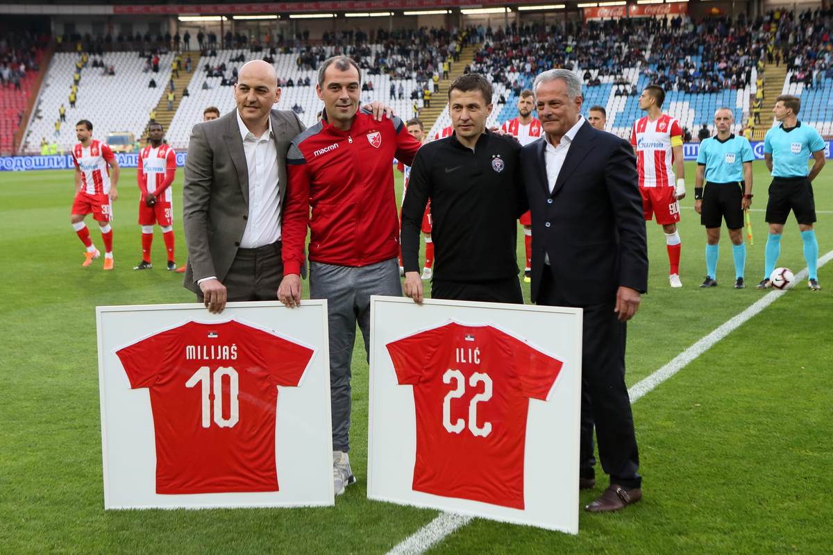 Saša Ilić i Nenad Milijaš primaju plakete na derbiju