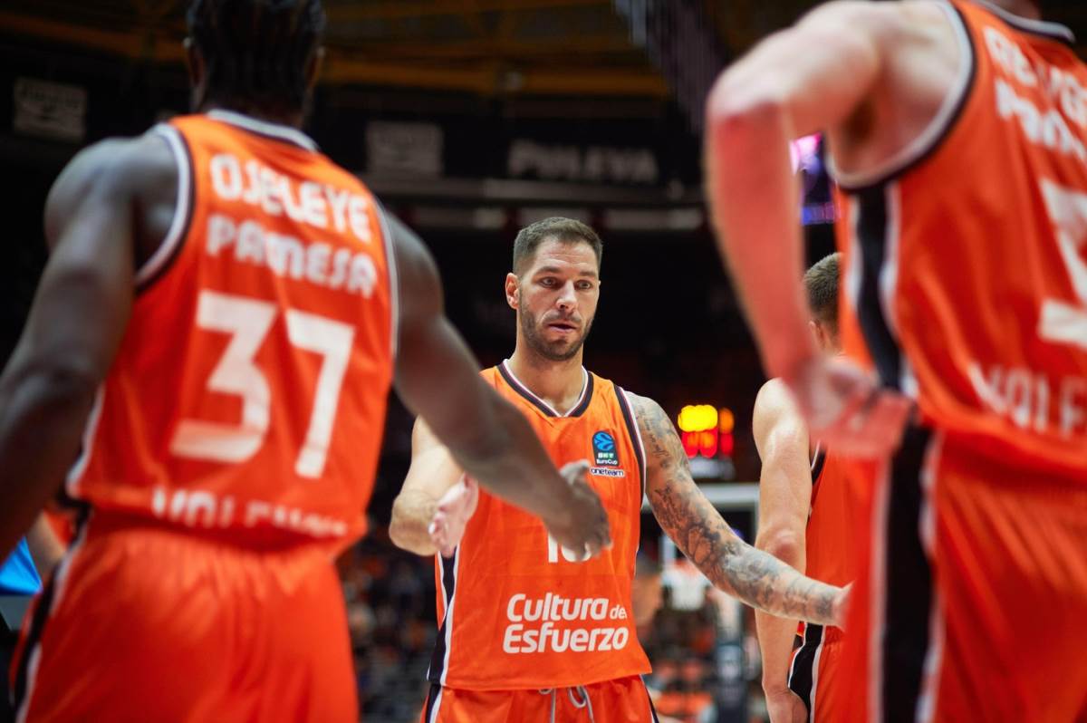 Stefan Jović u dresu Valensije