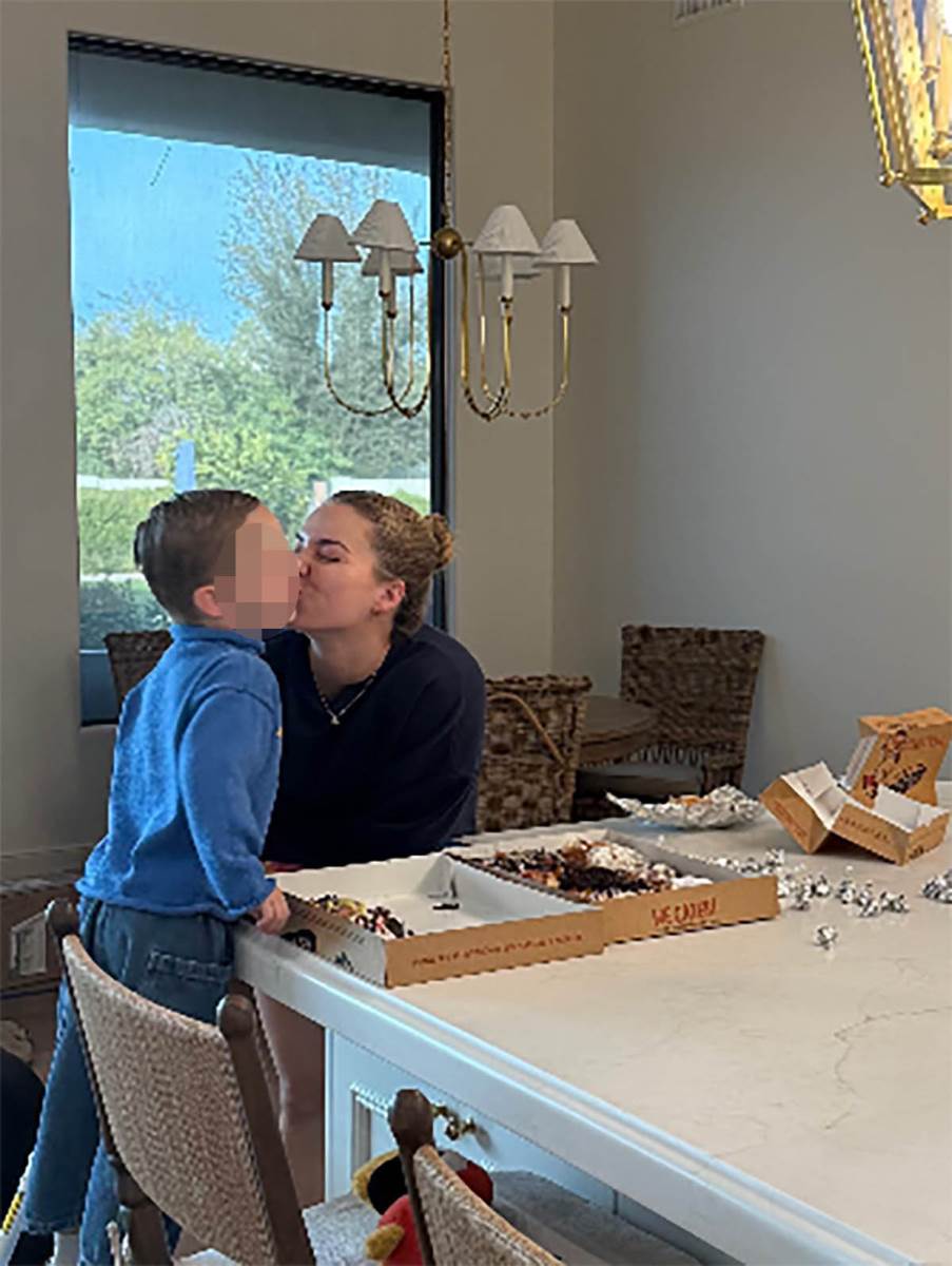 Influenserka Emilija Kajzer sin  (1).jpg