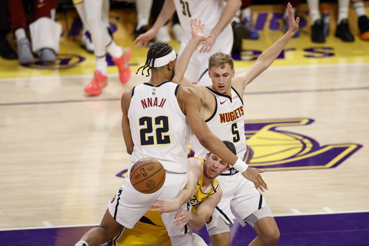 Zik Nadži na utakmici Lejkersi - Denver