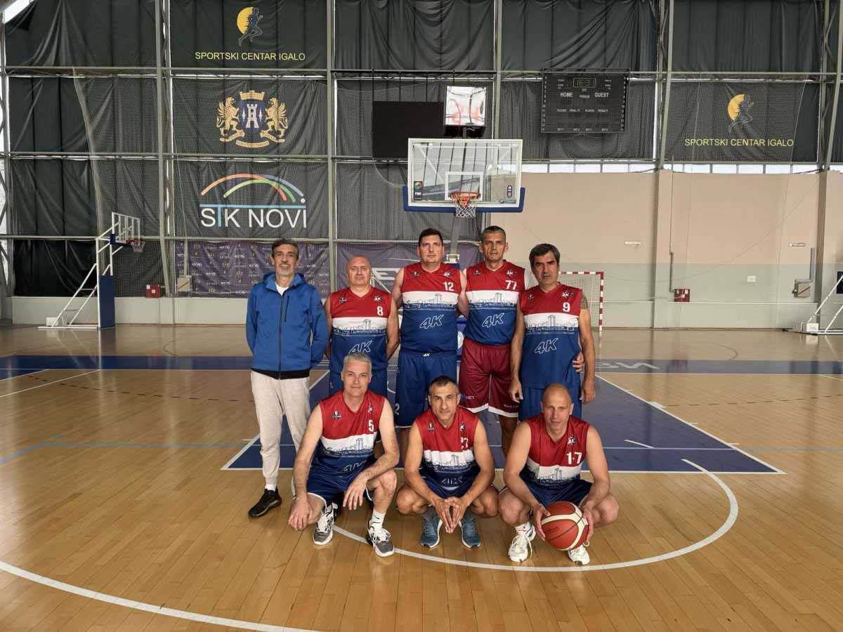 Košarkaši veteranske ekipe 4K Priština