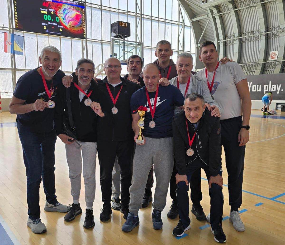 Košarkaši veteranske ekipe 4K Priština