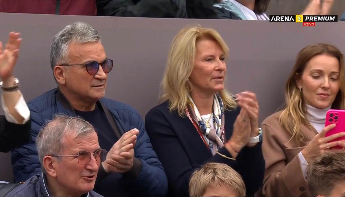 Srdjan i Dijana Ðoković na Novakovom meču u Ženevu (5).jpg