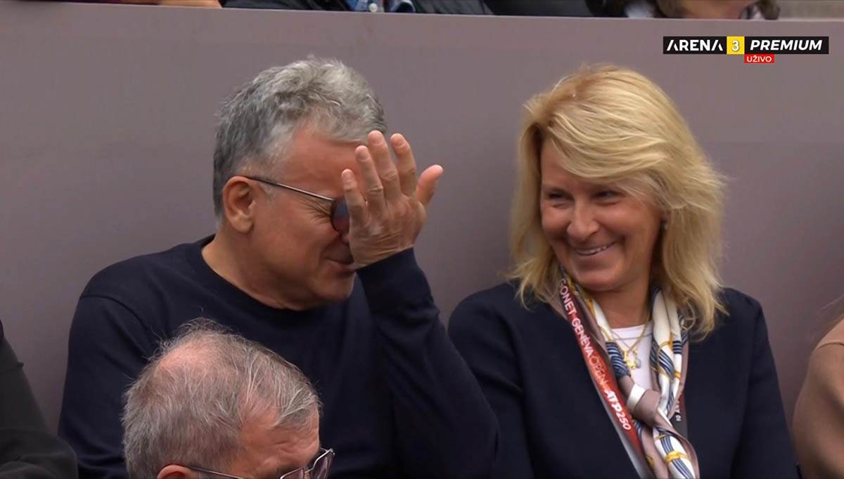 Srdjan i Dijana Ðoković na Novakovom meču u Ženevu (8).jpg