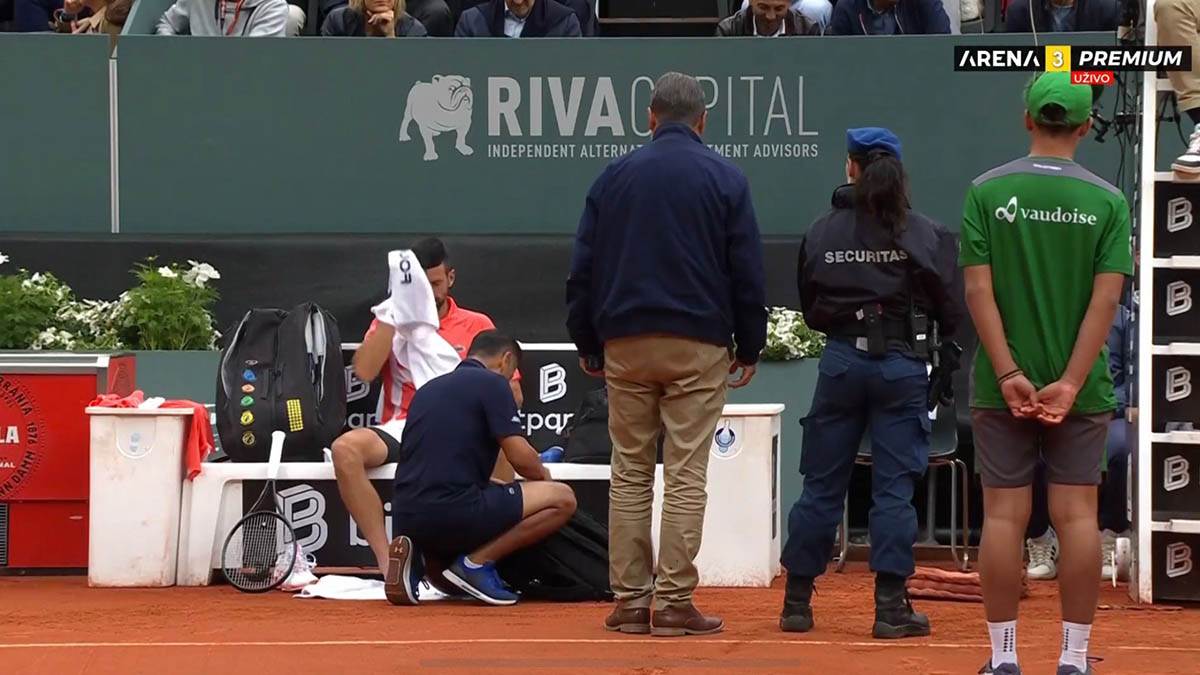 Novak Ðoković tražio lekarsku pomoć (3).jpg