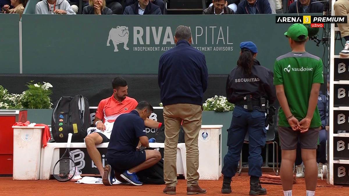Novak Ðoković tražio lekarsku pomoć (5).jpg