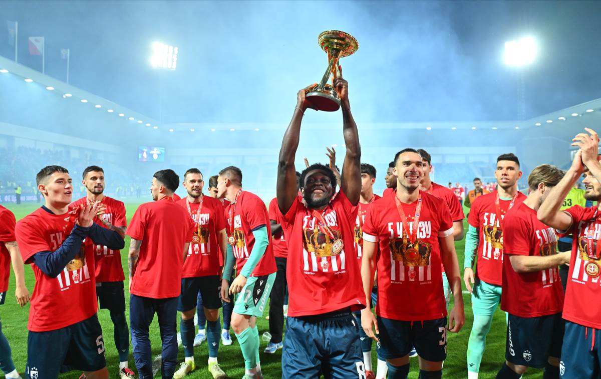 Crvena zvezda slavi (14).jpg